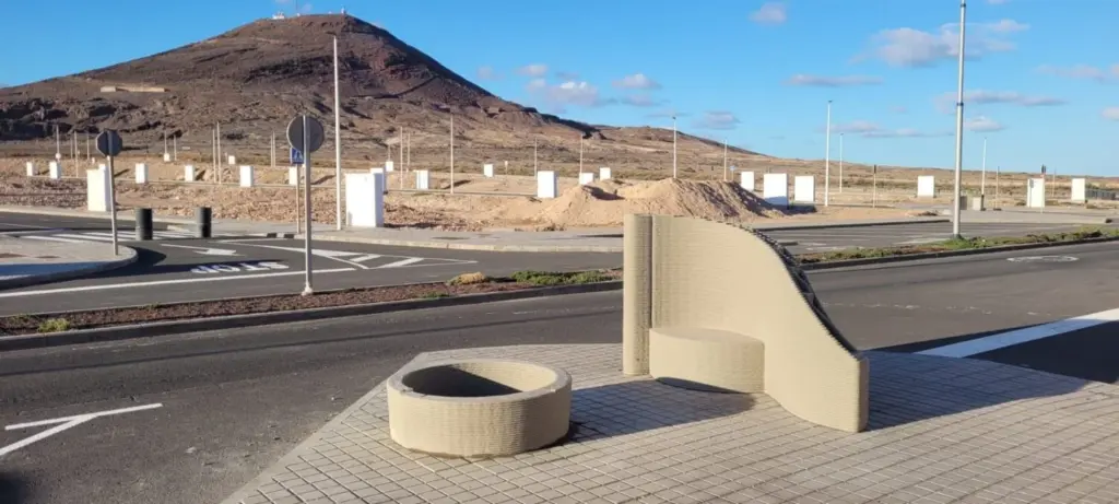 Agüimes estrena el primer mobiliario urbano de Canarias fabricado con impresión 3D de hormigón.