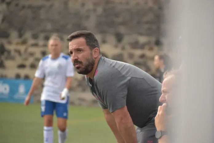 El tándem Albéniz-González dirigirán al Costa Adeje Tenerife ante el Sevilla