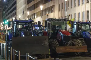 Unos 10.000 agricultores y ganaderos protestan en Bruselas