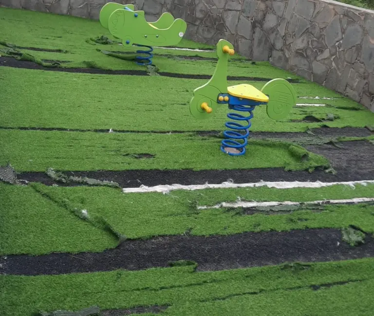 Arucas condena los actos vandálicos en parques infantiles y cierra varias instalaciones