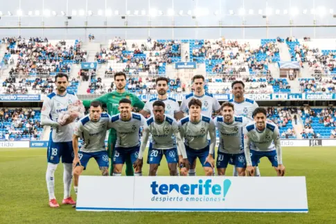 2-0 | El CD Tenerife se pone aún más líder tras ganar en casa a la SD Ponferradina