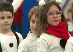 Los colegios realizan múltiples actividades musicales y teatrales para despedir a los alumnos por las vacaciones de Navidad