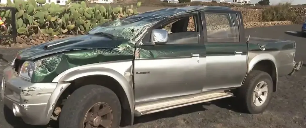 Un hombre de 77 años resulta herido moderado tras volcar una furgoneta en Tinajo