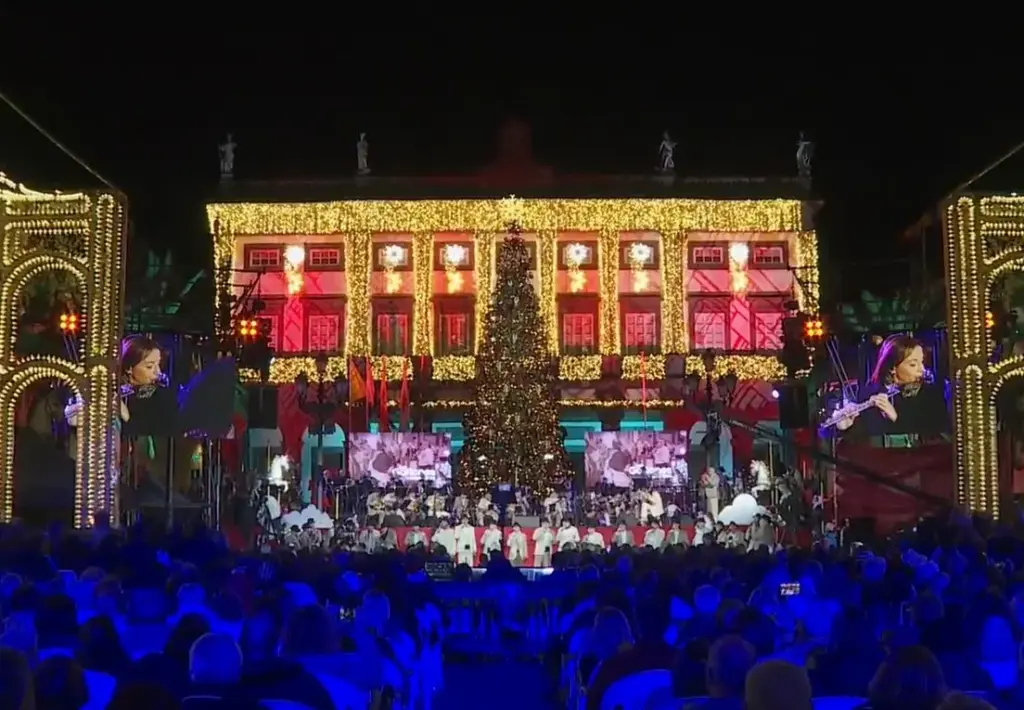 Los Gofiones celebran 38 años de su Concierto de Navidad en una abarrotada Plaza de Santa Ana