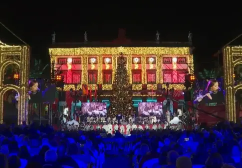 Los Gofiones celebran 38 años de su Concierto de Navidad en una abarrotada Plaza de Santa Ana