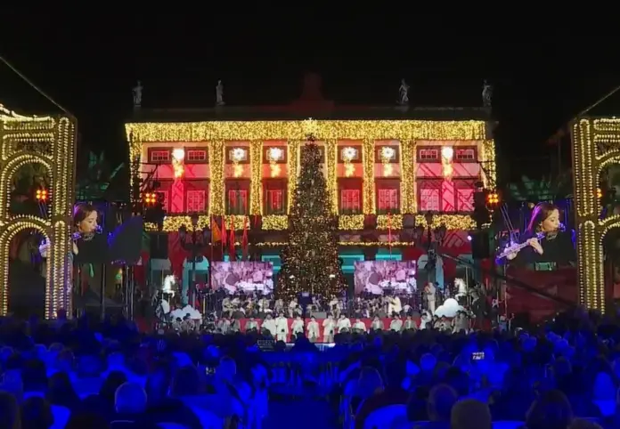 Los Gofiones celebran 38 años de su Concierto de Navidad en una abarrotada Plaza de Santa Ana