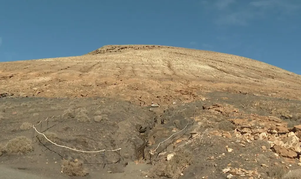 El Ayuntamiento de Tías toma medidas para proteger Las Grietas ante la presión turística