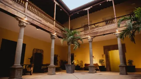 Santiago Gil recita rimas acompañado de Ari Jiménez en la Casa Pérez Galdós