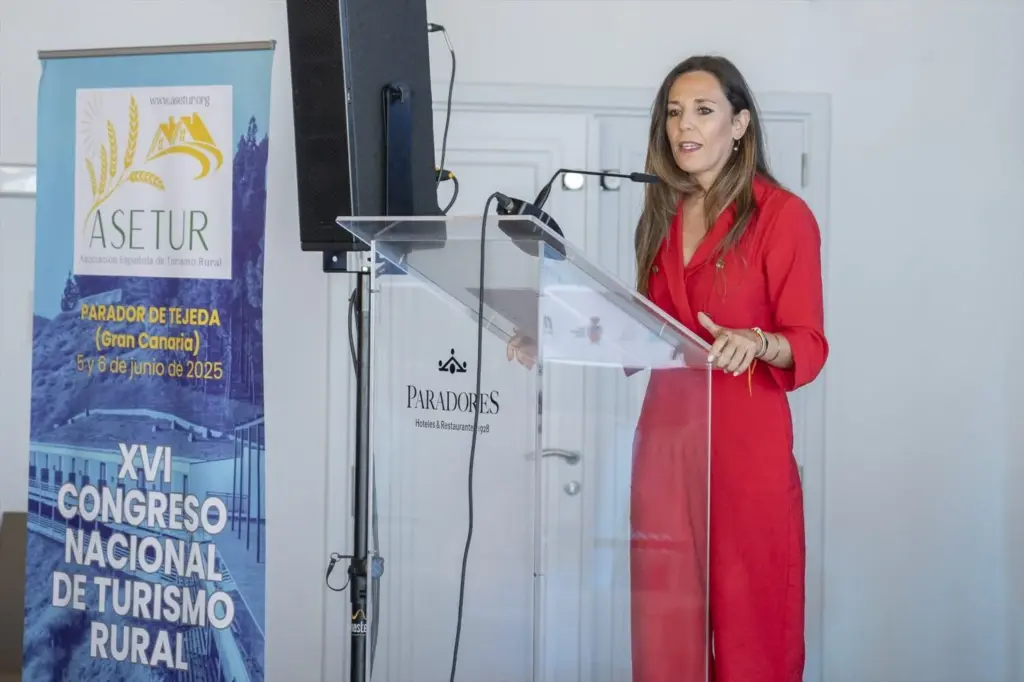 Turismo lanza unas ayudas para financiar proyectos de eficiencia energética en alojamientos rurales de Canarias. En la imagen, la consejera de Turismo de Canarias, Jéssica de León. Foto cedida por la Consejería de Turismo.