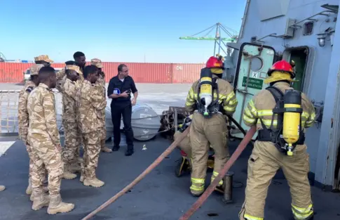 El Buque ‘Rayo’ atraca en su base de Las Palmas tras estar desplegado en África