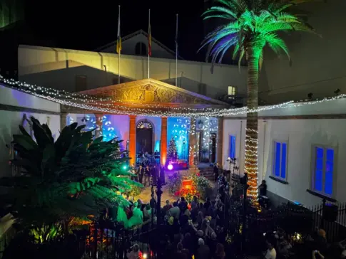 El Parlamento de Canarias inaugura la Navidad con su encendido oficial