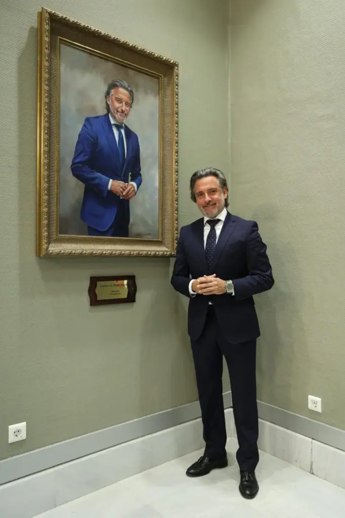 El Parlamento de Canarias suma a su galería el retrato del expresidente Gustavo Matos