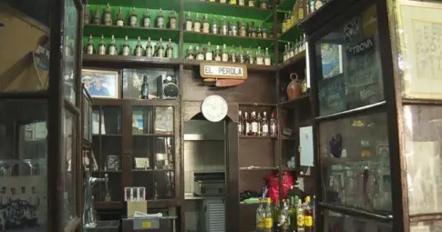 Cierra el histórico bar El Perola en Agaete tras más de 30 años de historia