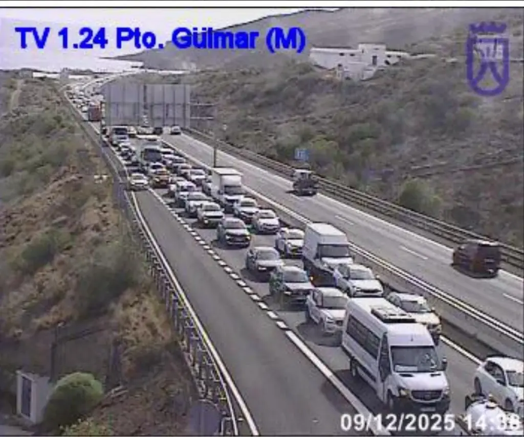 El vuelco de un coche provoca retenciones en la TF1, sentido Santa Cruz de Tenerife