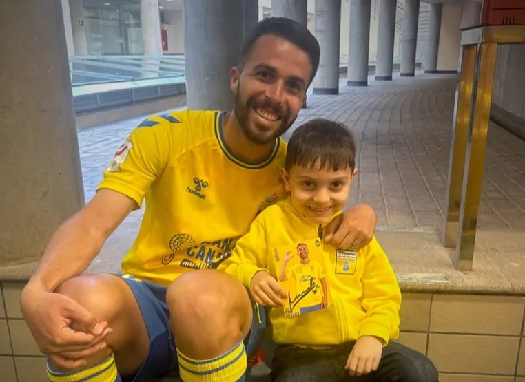 Elías, el niño grancanario que pelea contra la leucemia sin perder la sonrisa