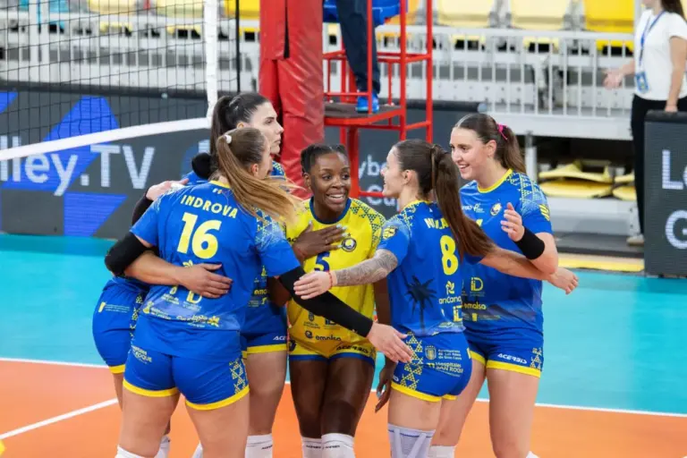 El Emalsa Gran Canaria vuelve a ganar y sella su pase a los octavos de la Challenge Cup (3-0)