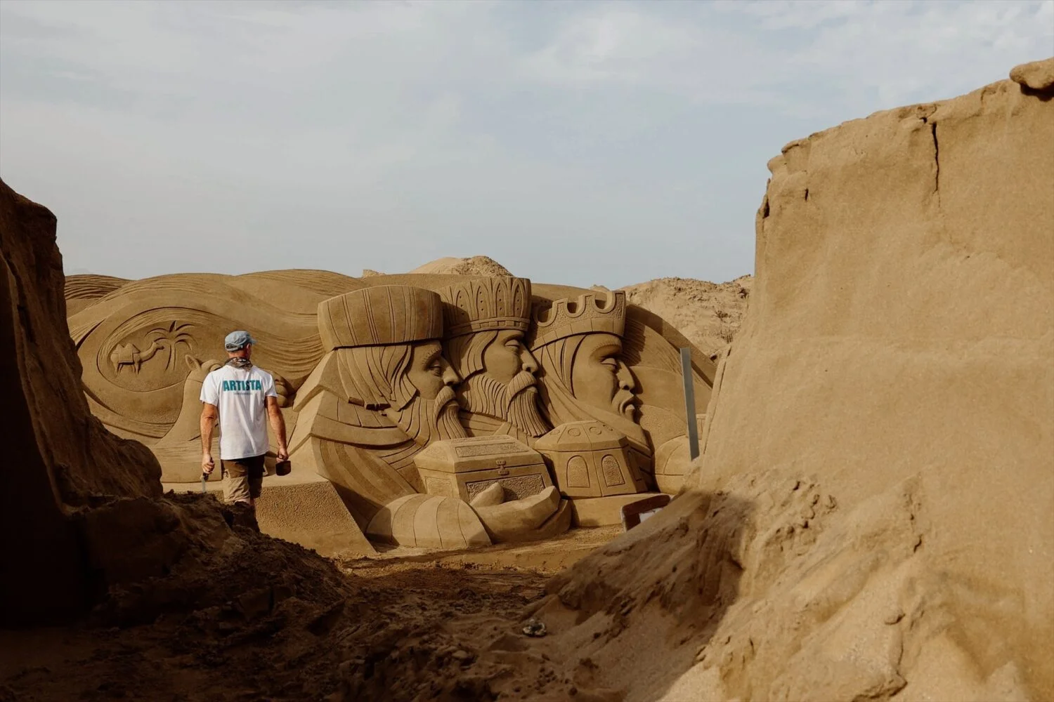 El Belén de Arena de Las Canteras celebra su vigésima edición desde este lunes