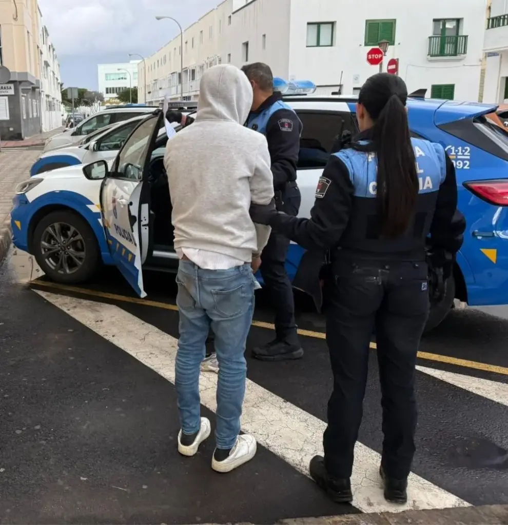 La Policía Local de Arrecife interviene en un intento de ocupación ilegal de una vivienda y detiene a dos personas