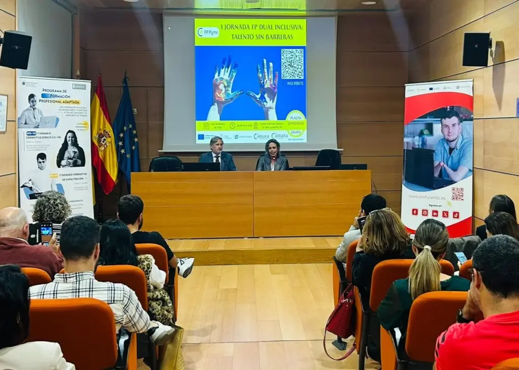 El futuro laboral sin barreras se debate en Gran Canaria con la FP Dual como protagonista. Foto cedida por la Cámara de Comercio de Gran Canaria.