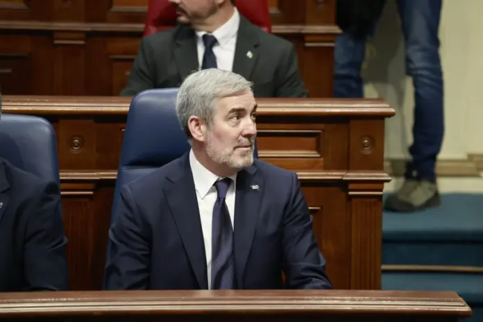 "La Constitución es el pilar sobre el que se ha sustentado nuestra democracia y la convivencia en España", afirmó Clavijo