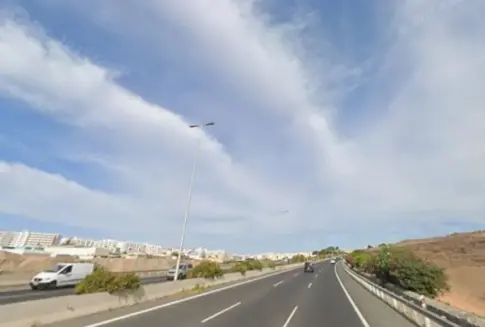 Un motorista, en estado crítico tras un accidente en San Bartolomé de Tirajana