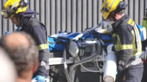 Dos personas heridas tras caerles una plancha encima en Telde