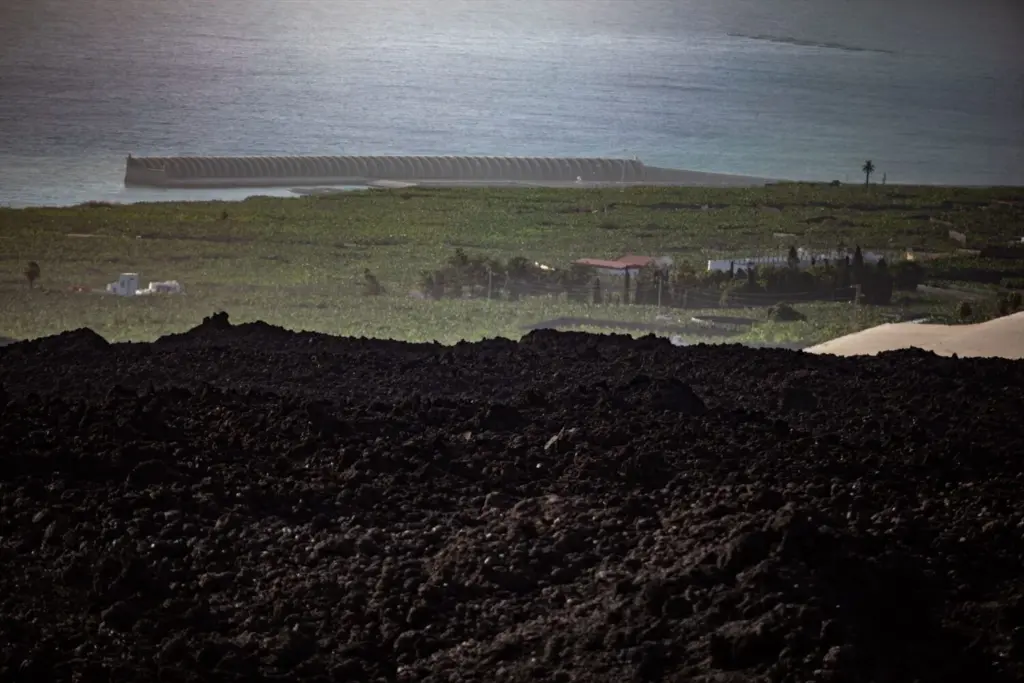 Gobierno canario certifica la ejecución de los 100 millones de superávit para agricultores afectados por el Tajogaite en La Palma. Europa Press.