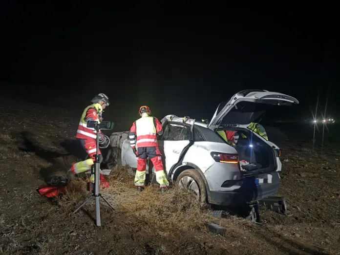 Herido un hombre de 50 años tras volcar con su turismo en Lanzarote