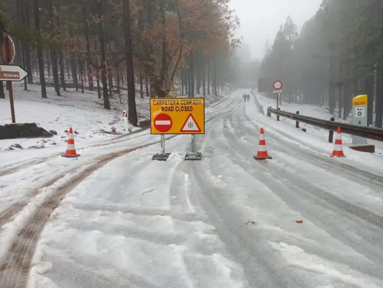 La nieve, la cara amable que deja la borrasca Emilia en Canarias