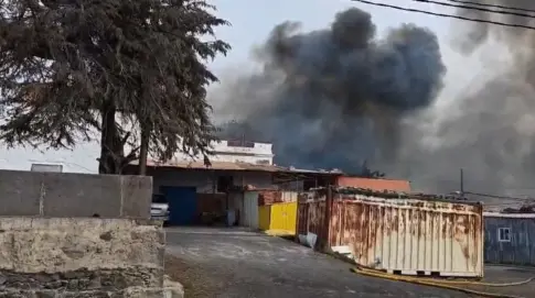 Se da por controlado el incendio en una finca en Lomo del Sabinal