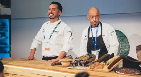 Aceite con alma, coctelería de autor y un turrón de récord en ‘Con Cúrcuma’