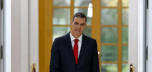 Sánchez se presenta cargado de energía para continuar frente a «mentiras y fango»