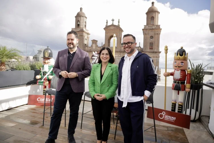 La plaza de Santa Ana acoge el espectáculo que inaugurará el encendido navideño de Las Palmas de Gran Canaria. Imagen Ayuntamiento de Las Palmas de Gran Canaria