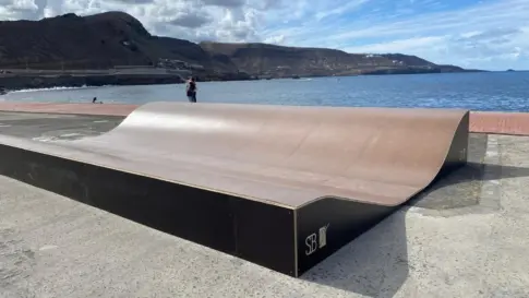 Instalan la primera rampa de surfskate de Las Palmas de Gran Canaria en El Rincón