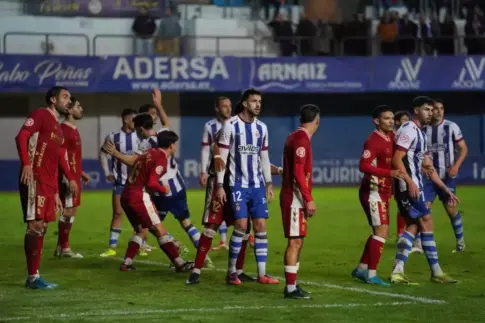 0-1 | El CD Tenerife refuerza su liderato con la victoria a domicilio al Real Avilés
