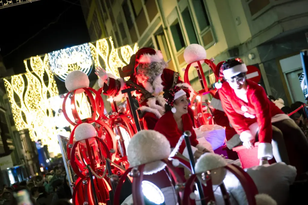 Papá Noel saluda en la cabalgata de La Laguna