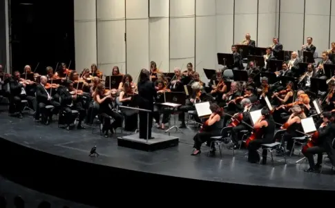 La Dársena de Los Llanos, acoge el tradicional concierto, de la Orquesta Sinfónica de Tenerife