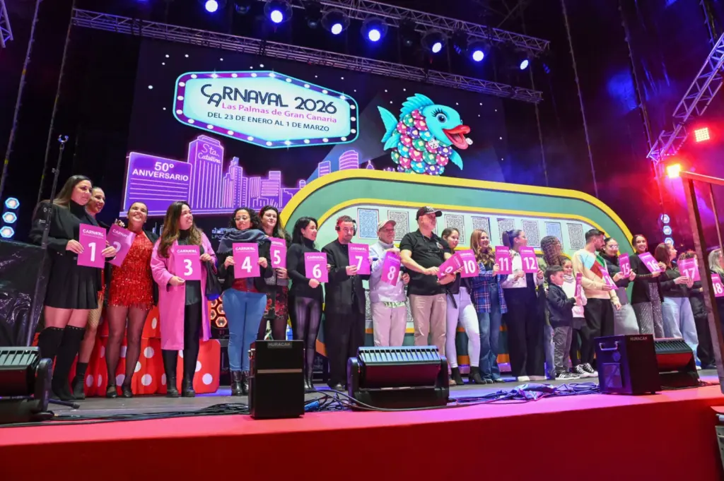 En la imagen, el orden de participación del concurso de disfraces adultos en la categoría de grupo