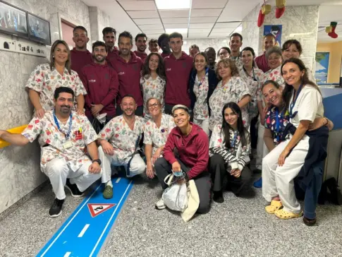 Los jugadores del CD Tenerife visitan a los niños ingresados en los hospitales