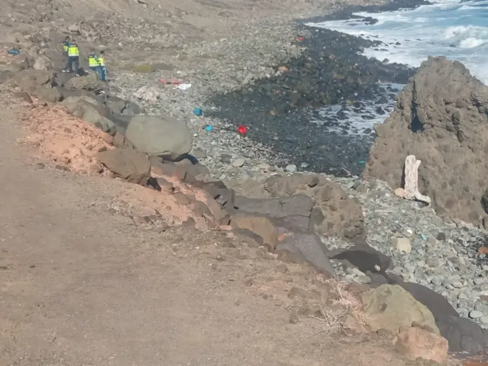 Hallan el cadáver de un hombre en la playa de Bocabarranco