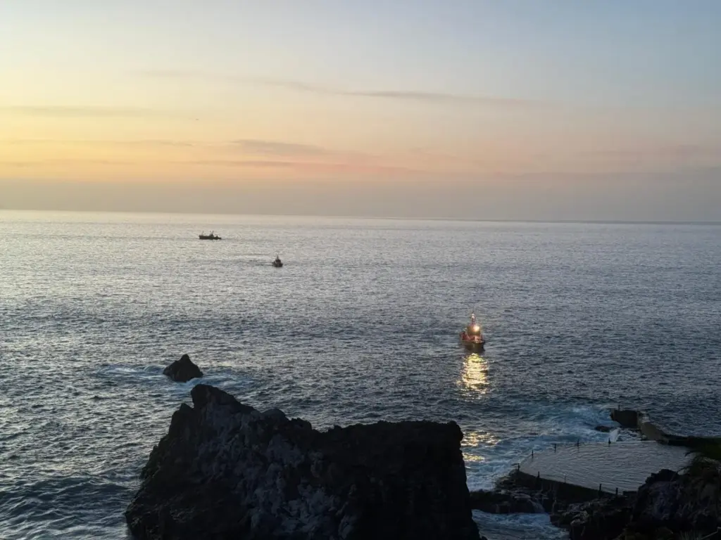 Tres fallecidos y varios heridos por un golpe de mar en Los Gigantes, Tenerife