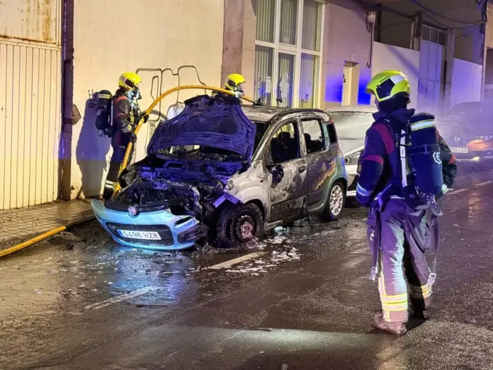 Coche quemado en Santa Lucía de Tirajana