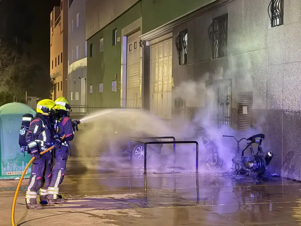 Motos quemadas en Agüimes