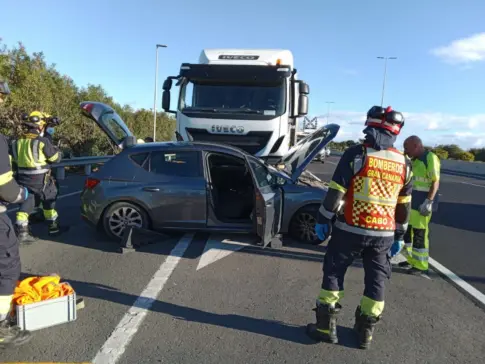 Un camión de basura colisiona con un coche en Gran Canaria