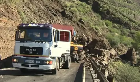 Tres carreteras cerradas en Gran Canaria por desprendimientos