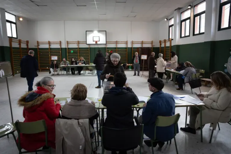 La participación en las elecciones de Extremadura se sitúa en el 50,60 % a las 18:00