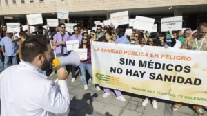 Médicos canarios se unen en la tercera huelga del año por un nuevo Estatuto