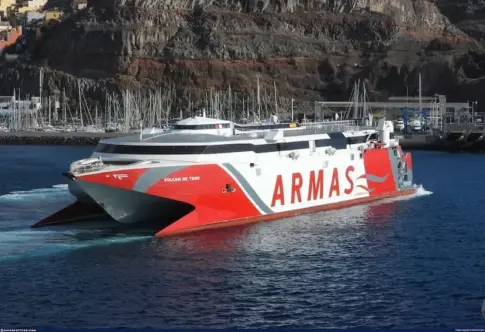 Un barco de Naviera Armas sufre una avería en el trayecto desde La Gomera a Tenerife
