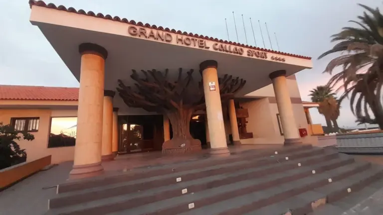 Incendio en el antiguo Hotel Callao Sport de Adeje