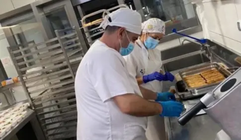 Los hospitales canarios ofrecen menús especiales de Navidad adaptados a los pacientes ingresados